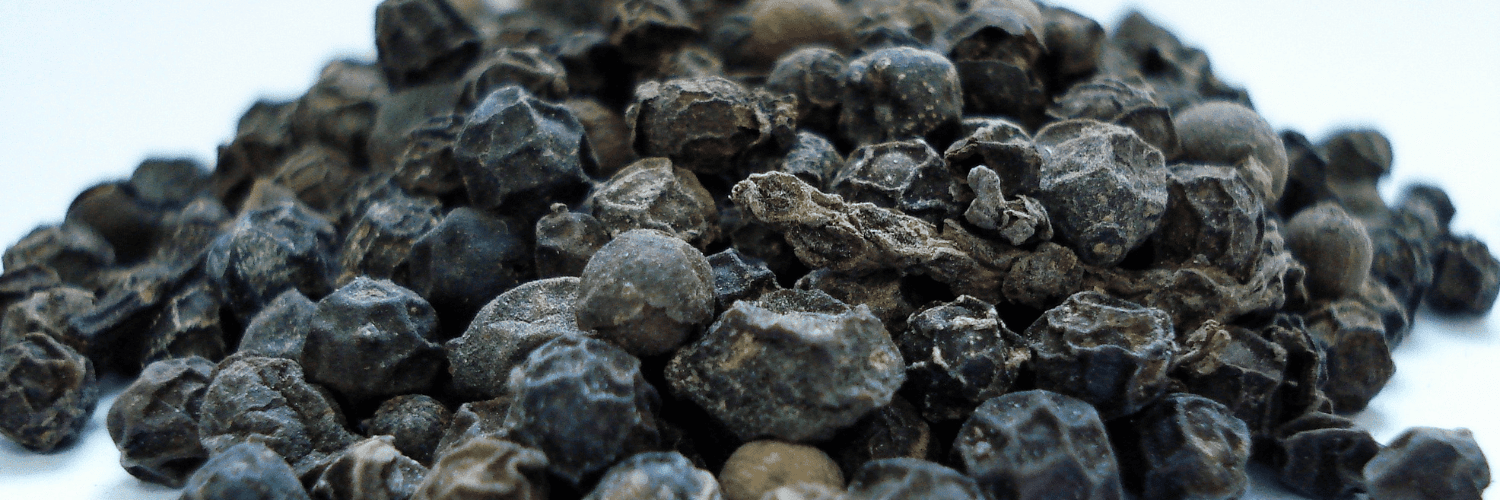 Black pepper spice with health benefits and culinary uses